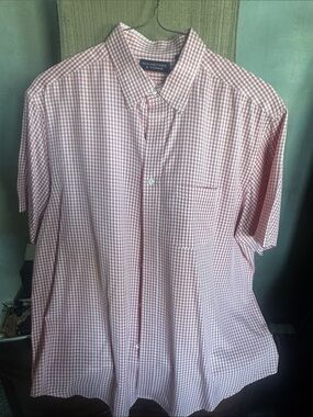 Roundtree & Yorke Men’s Pink Gingham Short-Sleeve Button-Down Shirt